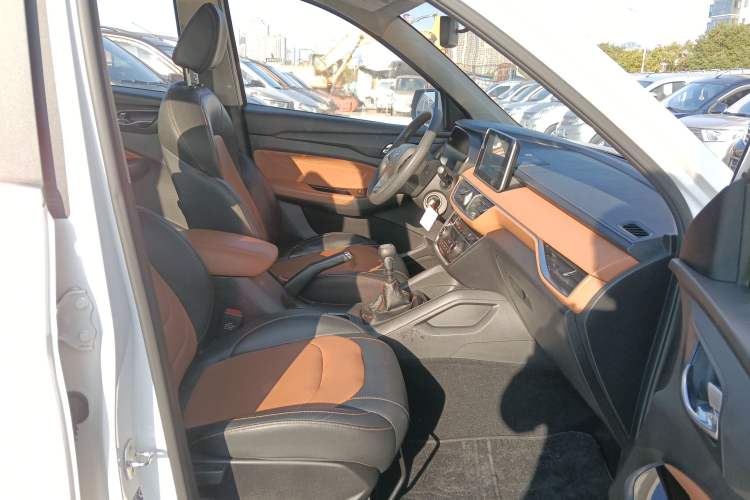 Used Wuling Hongguang S3 2019 1.5L Manual Luxury Model China VI Standard
