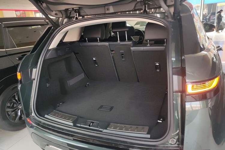 Used Land Rover Range Rover Evoque 2021 Range Rover Velar L 249PS R-Dynamic First Edition
