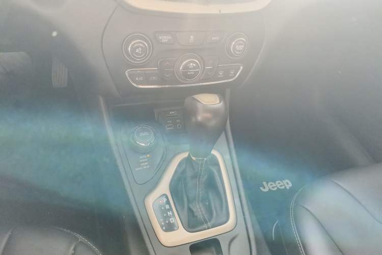 Used  Cherokee 2014 2.4L Luxury Edition
