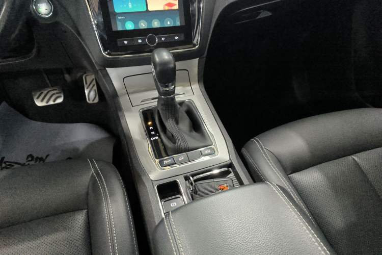 Used Roewe RX5 2018 30T Two-Wheel Drive Automatic Internet Platinum Edition
