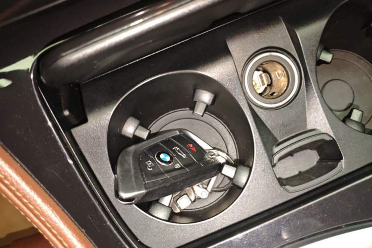 Used BMW 5 Series 2015 520i Elegant Edition
