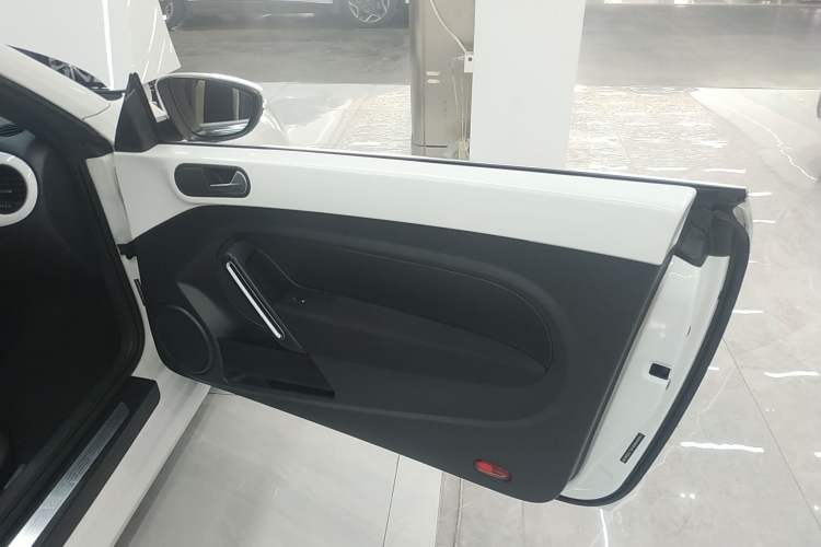 Used Volkswagen Beetle 2015 180TSI model
