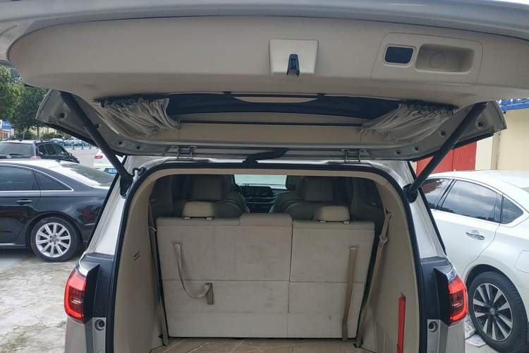 Used Buick GL8 2022 ES Land Cruiser 653T Luxury Model
