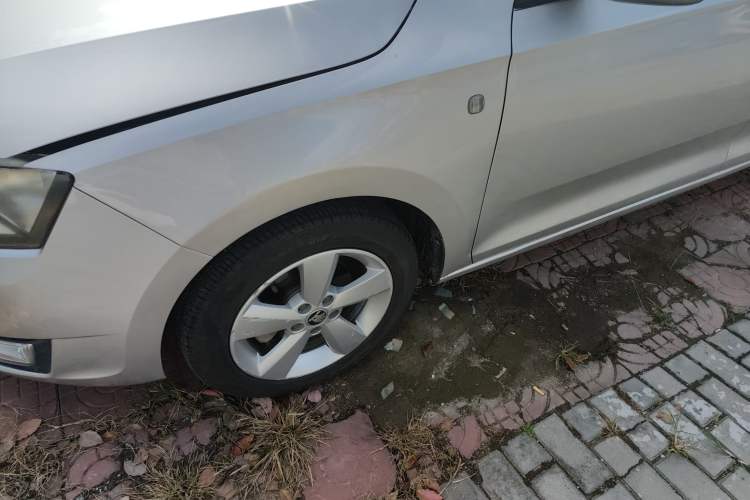 Used Skoda Rapid 2013 1.6L Manual Smart Selection Model
