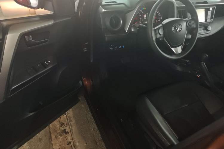 Used Toyota RAV4 2019 2.0L CVT Two-Wheel Drive Fashion X Limited Edition China V Standard
