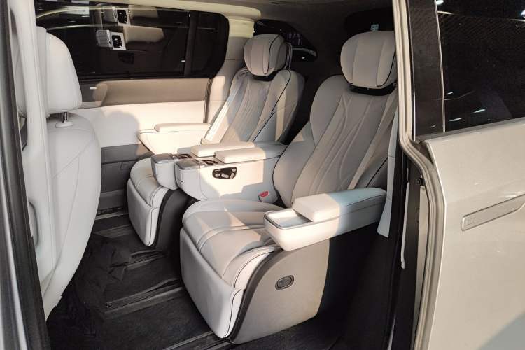 Used XPeng X9 2024 702 Ultra-Long Range Max
