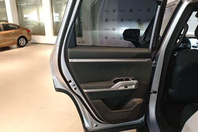 Used  G318 2024 Four-Wheel-Drive Air Suspension Model
