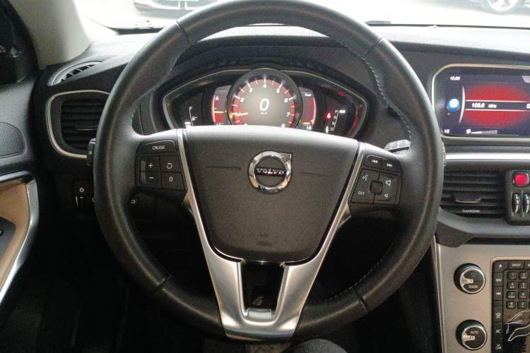 Used Volvo V40 2018 T3 Zhiya Edition