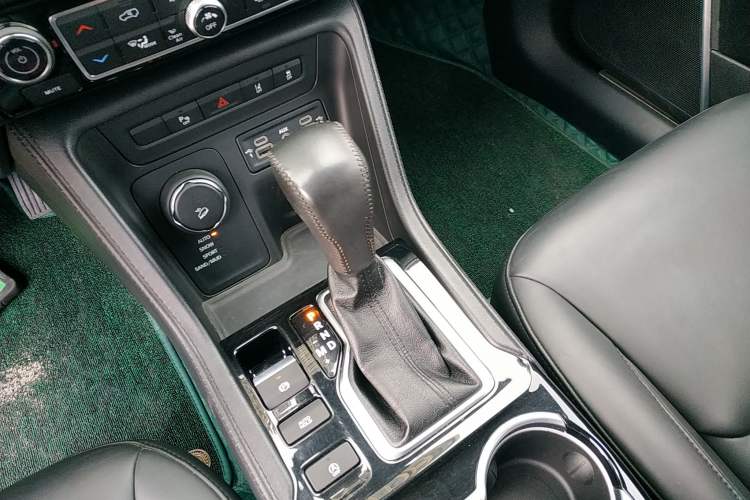 Used  Grand Commander 2018 2.0T Four-Wheel Drive Prestige Edition China V
