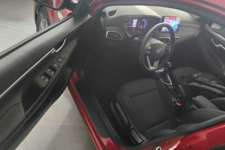 Used Hyundai Celesta 2017 1.6L Automatic Enjoyment Version GLS