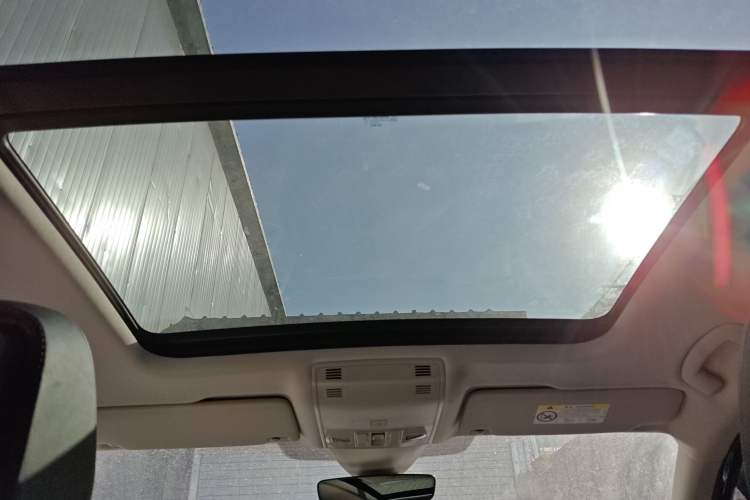 Used Volkswagen Magotan 2024 2 Million Units Zhongxiang Version 330TSI DSG Luxury Edition
