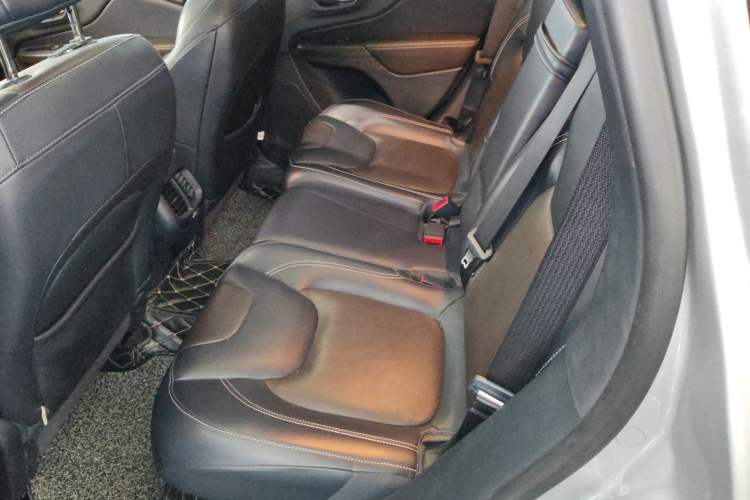 Used  Cherokee 2016 2.4L Leading Edition
