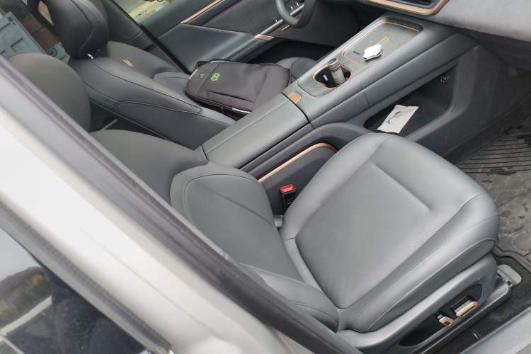 Used  eπ008 2024 210Max Range-Extended Version 6 Seats