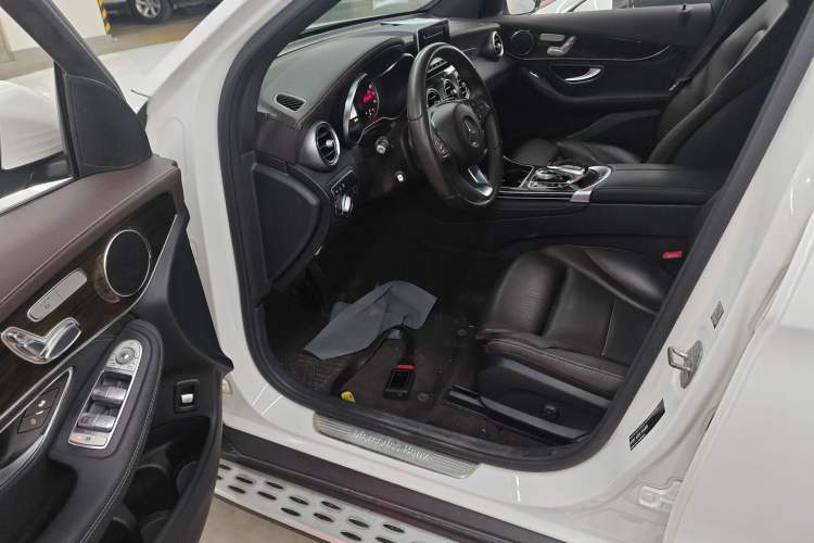 Used Mercedes-Benz GLC 2017 GLC 260 4MATIC Luxury Model
