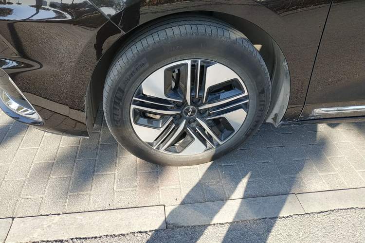 Used  RF8 PHEV 2024 Zhiling Edition 1.5T 150KM Glory Model Lithium Iron Phosphate
