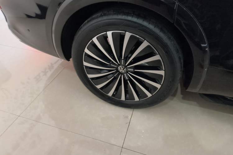 Used Volkswagen Viloran 2024 380TSI Premium Edition
