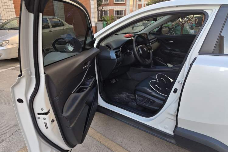 Used Toyota IZOA 2023 Dual-Motor 2.0L Yixiang Edition