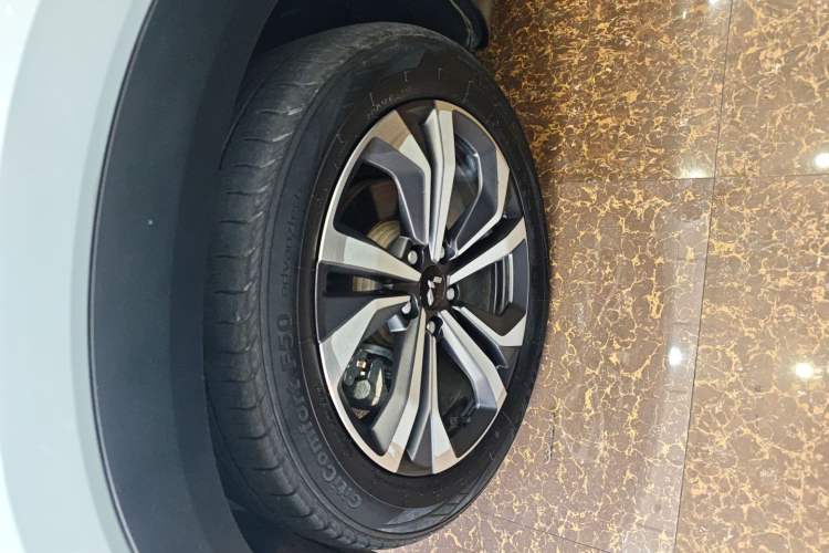 Used Wuling Asta 2022 2.0L DHT Electric-Speed Version
