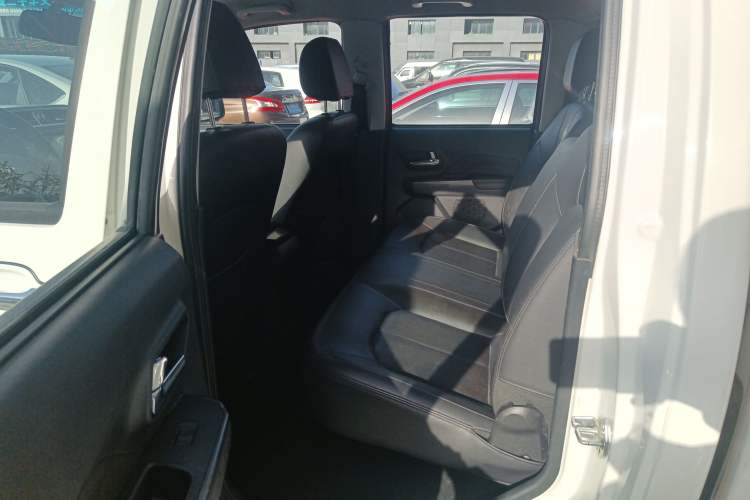 Used Great Wall Wingle 5 2017 2.4L European Version Gasoline Two-Wheel Drive Entry-Level Big Double Cab 4G69S4N