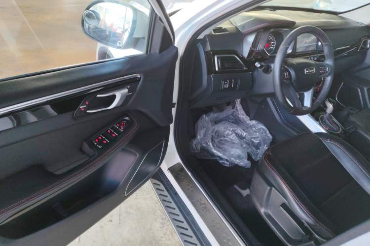 Used Zotye Domy X5 2015 1.5T CVT Landlord Model China IV Standard
