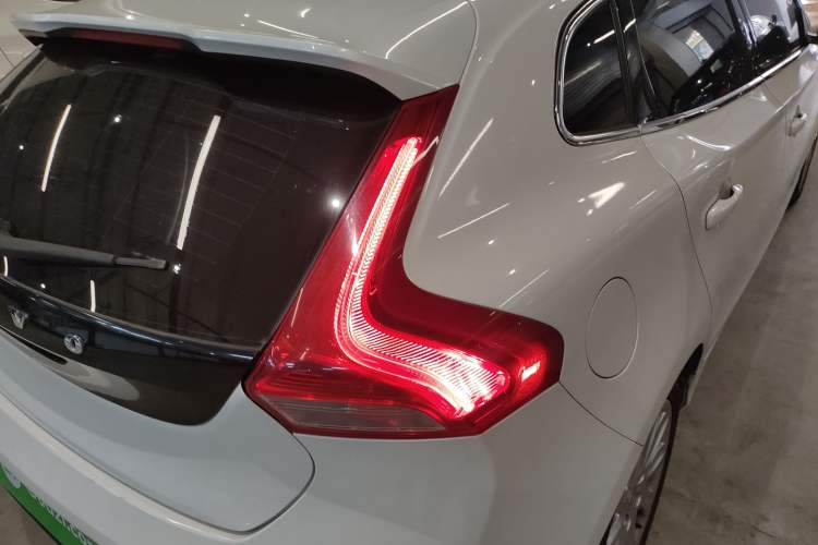 Used Volvo V40 2015 1.6T Zhiyi Edition
