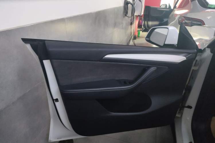 Used Tesla Model Y 2021 Long-Range All-Wheel-Drive Version 3D7
