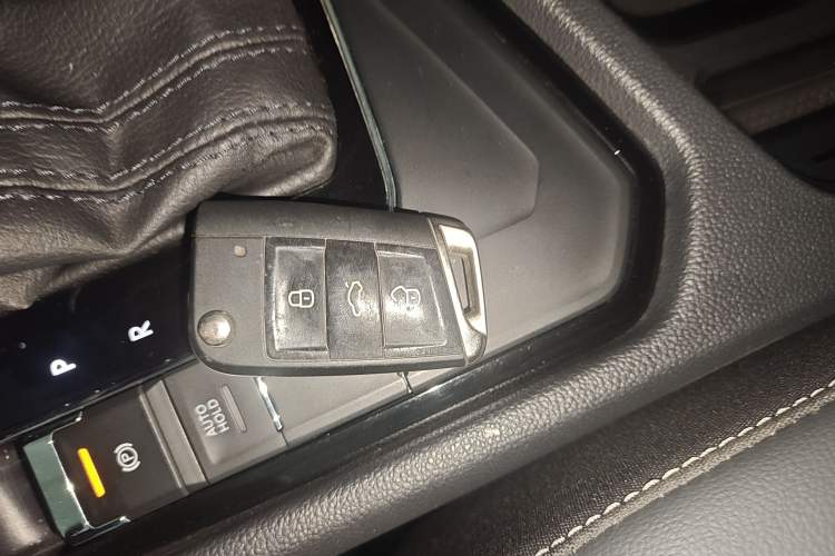 Used Volkswagen Tiguan L 2021 330TSI Automatic Two-Wheel Drive R-Line Enhanced Edition
