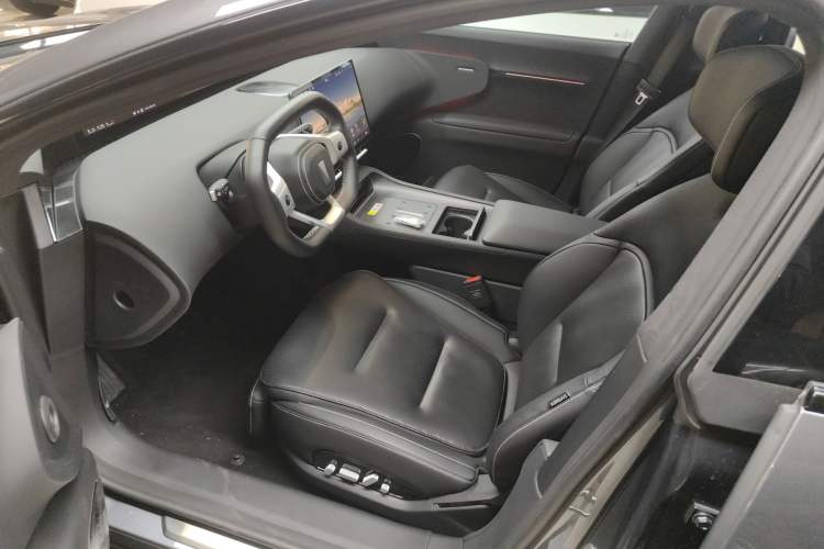 Used  12 2025 Ultra Extended-Range Edition