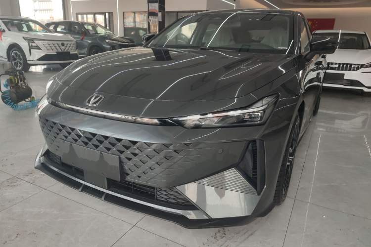 Used Changan UNI-V iDD 2024 Blue Whale Smart Electric iDD 136km ZhiKu Model