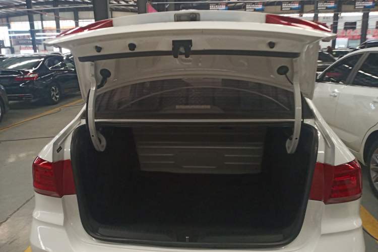 Used Volkswagen Santana 2016 1.6L Automatic Fashion Edition