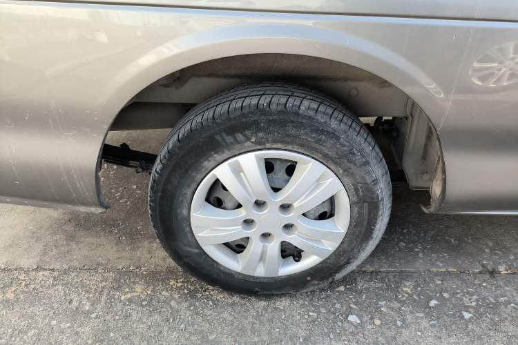 Used FORTHING Lingzhi 2024 M5L 1.5T Manual Base Model 7 Seats
