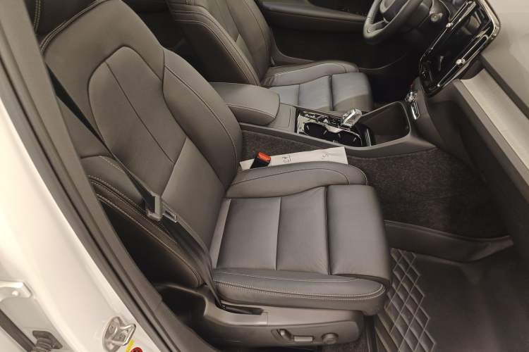 Used Volvo XC40 2024 B4 4x4 Smart Luxury Edition