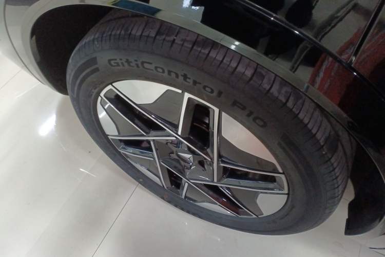 Used  S09 2025 Rear-Drive Ultra
