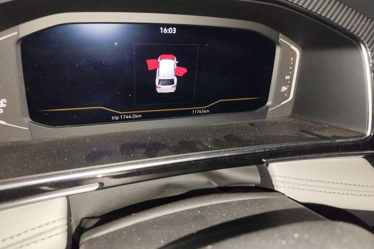 Used Volkswagen Tiguan L 2024 Outstanding Model 330TSI Automatic Two-Wheel Drive R-Line Dragon Glory Edition
