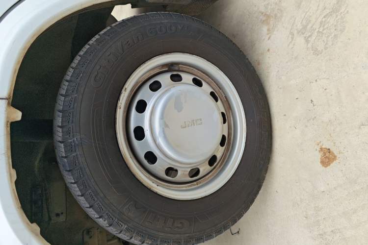 Used JMC Transit 2019 2.8T Commercial Version Short Wheelbase Mid-Roof 6-Seater China VI JX493