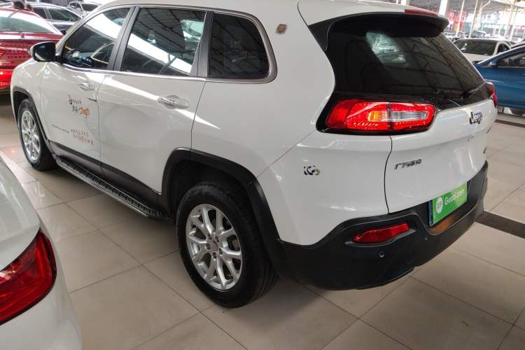 Used  Cherokee 2017 2.0L Superior Edition