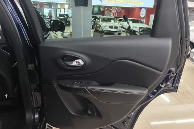 Used  Cherokee 2016 2.0L Superior Edition
