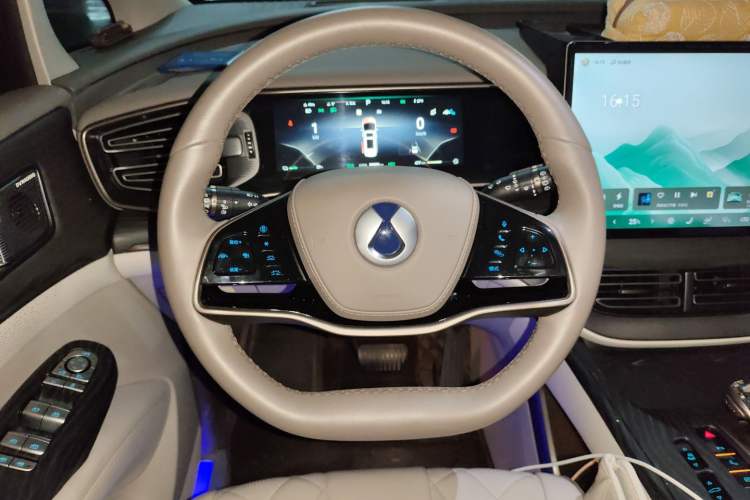 Used Denza D9 2022 DM-i 970 Four-Wheel Drive Prestige Model
