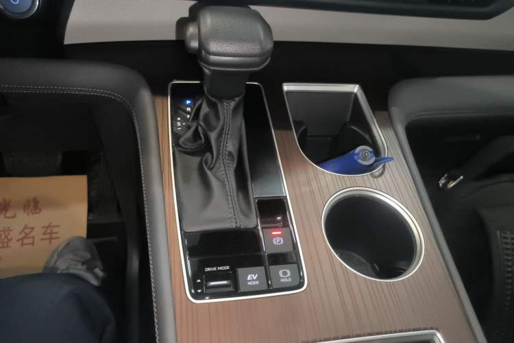 Used Toyota Granvia 2023 2.5L Hybrid Luxury Edition