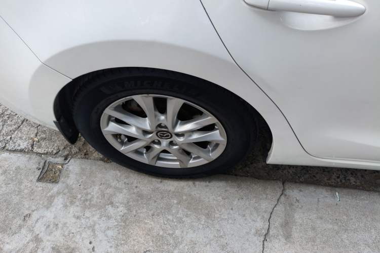 Used Mazda Mazda 3 Axela 2014 Sedan 1.5L Automatic Luxury Model
