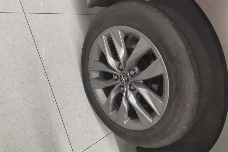 Used Toyota Avalon 2019 Dual-Engine 2.5L Luxury Edition China VI Standard
