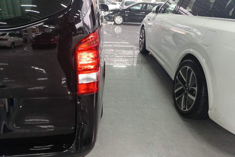 Used Mercedes-Benz Vito 2023 2.0T Elite Version 7 Seats
