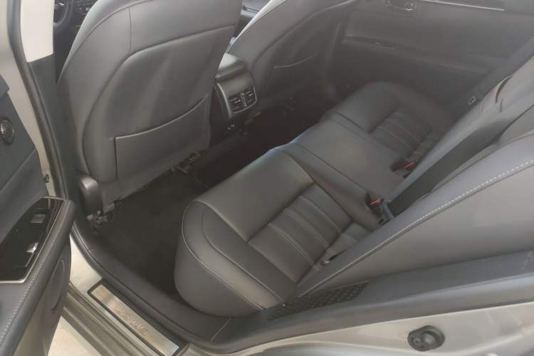 Used Lexus ES 2015 300h Comfort Edition
