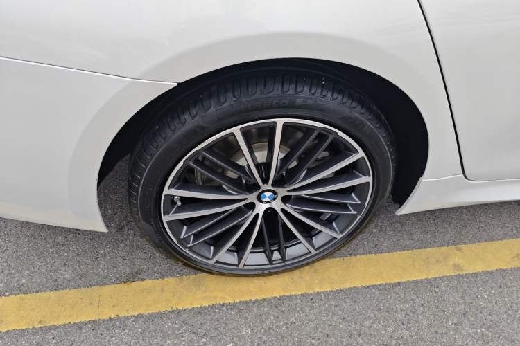 Used BMW 5 Series 2022 Second Facelift 530Li Leading Edition M Sport Package
