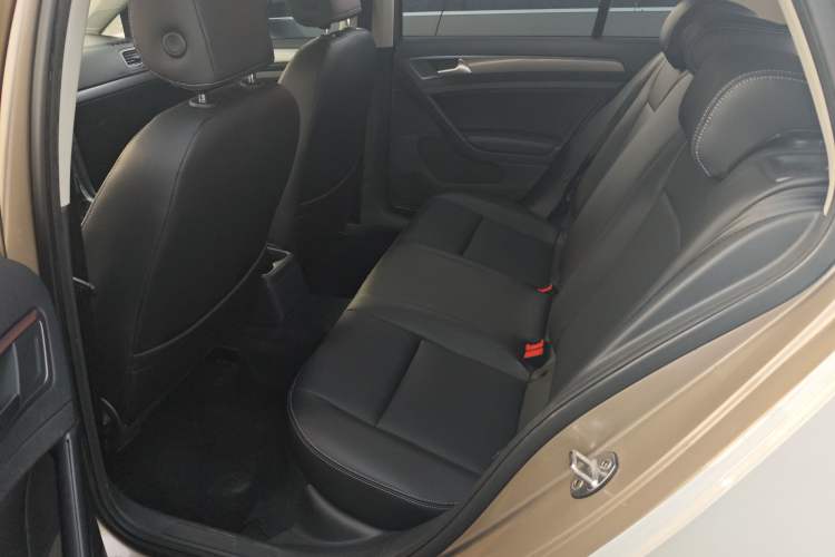 Used Volkswagen Golf 2016 1.6L Automatic Fashion Model