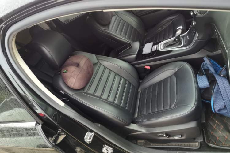 Used Ford Edge 2015 2.0T GTDi Two-Wheel-Drive High-Line Version