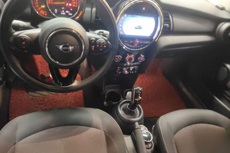 Used  MINI 2020 1.5T ONE
