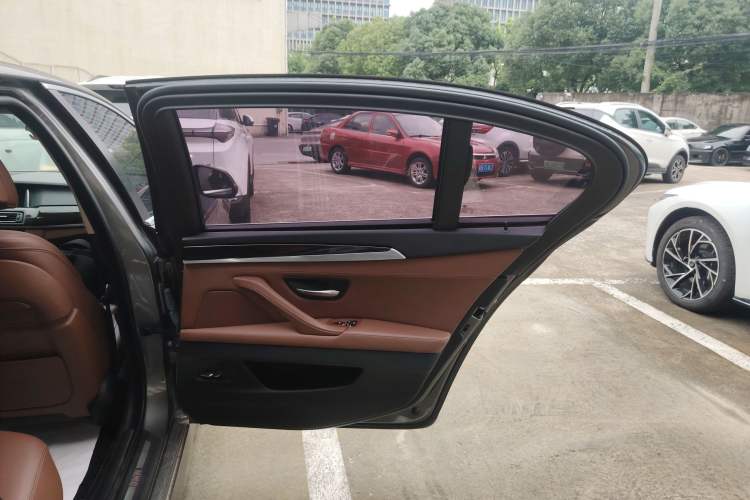 Used BMW 5 Series 2015 535Li Leading Model
