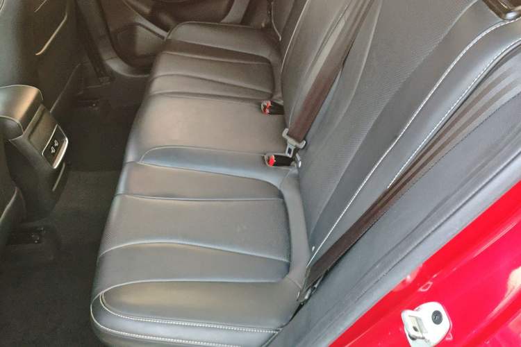 Used Roewe i5 2020 1.5L Automatic 4G Connect Luxury Flagship Edition
