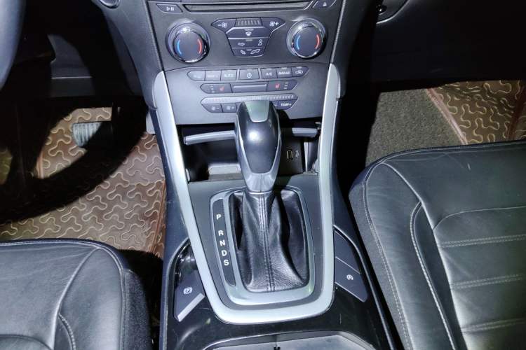 Used Ford Edge 2018 EcoBoost 245 Two-Wheel-Drive Platinum Edition 7-Seater China V Emission Standard